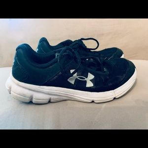 Under Armour big boy shoes size 6Y